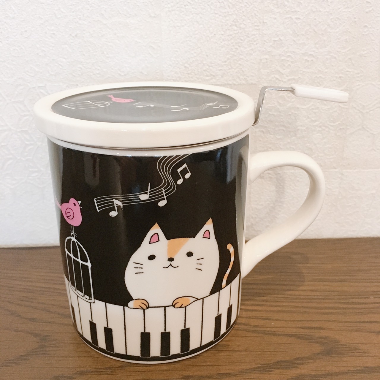 蓋と茶漉し付の猫のマグカップのメイン画像